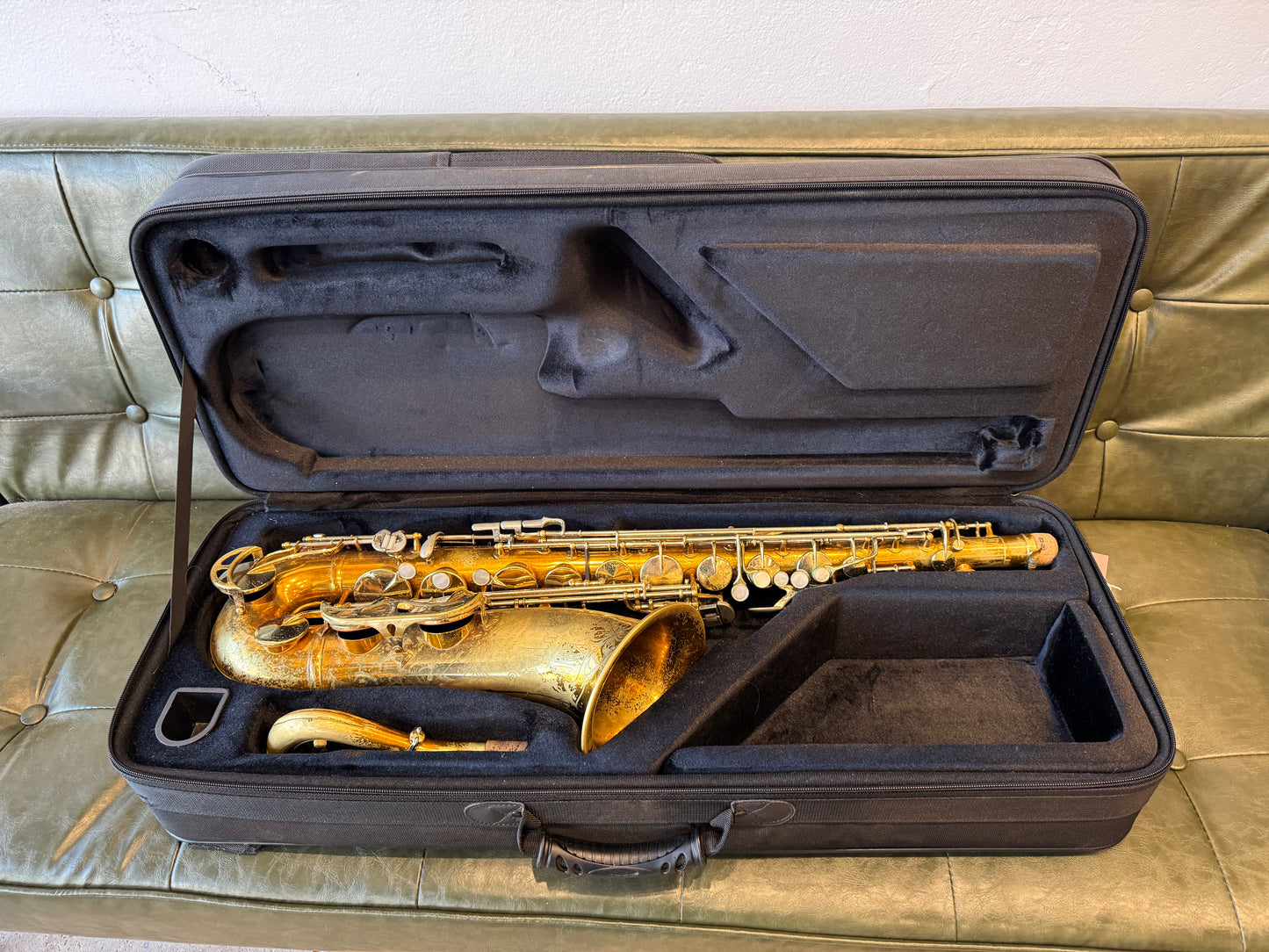 King Super 20 Tenor Saxophone – Vintage Professional Horn with Excellent Pads